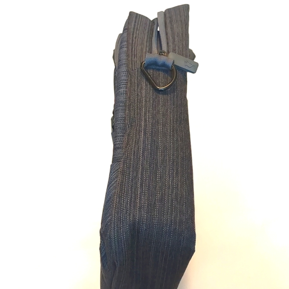 17 Inch Laptop Bag by Gnarlyfish - Picture 7 of 11